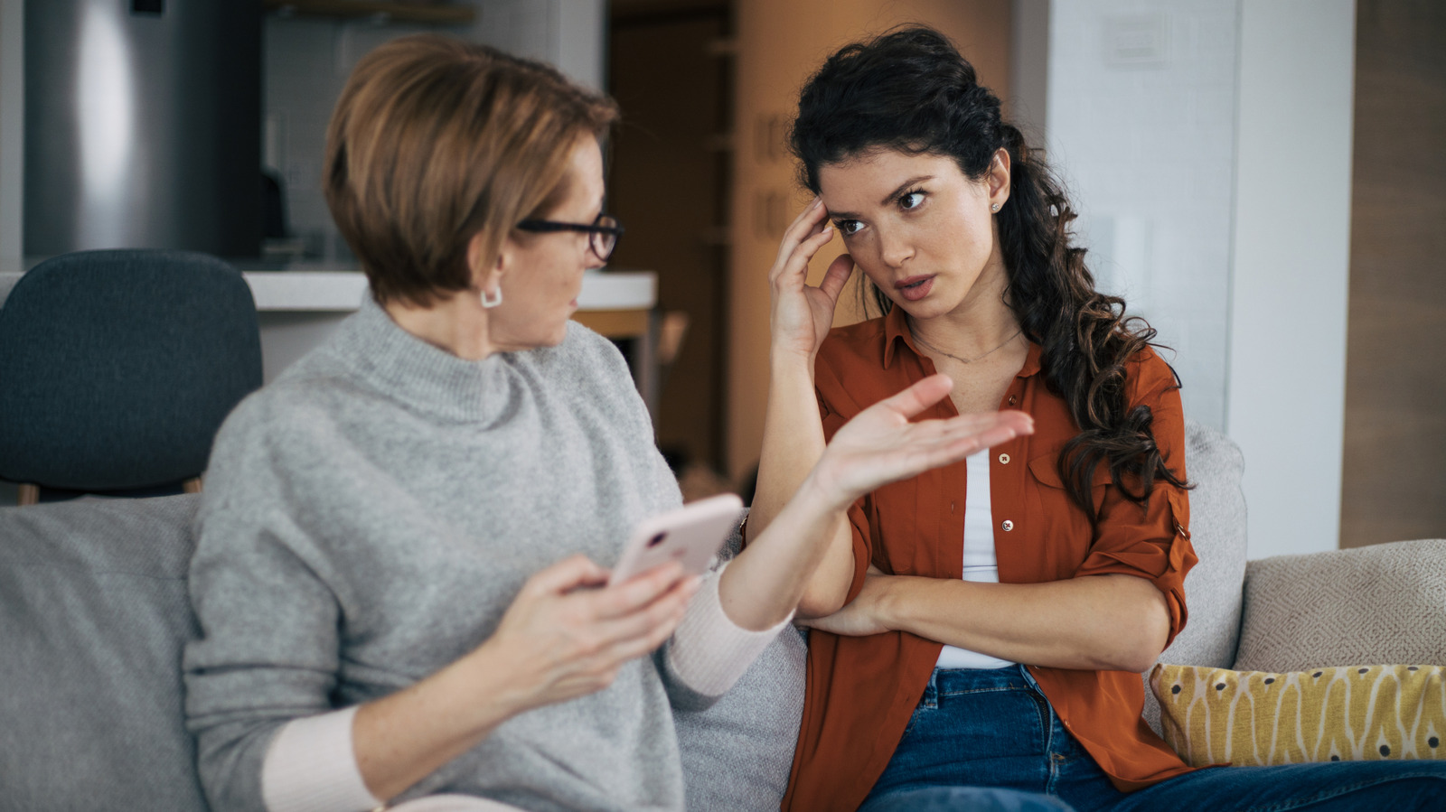نصائح قديمة للعناية بالبشرة لا يمكن لجيل الألفية أن يتحملها على الإطلاق