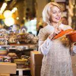 يُعد هذا المظهر المتشابه من Le Creuset أحد متاجر التوفير القيمة