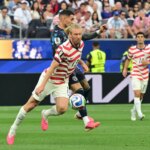 يُظهر تيم ريام أنه لا يزال يتمتع بذلك على الرغم من كونه أكبر لاعب في كأس العالم في تاريخ USMNT