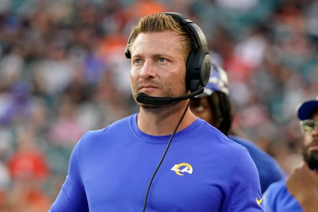 يبدو شون ماكفاي ممزقًا خلال صورة NFL خارج الموسم