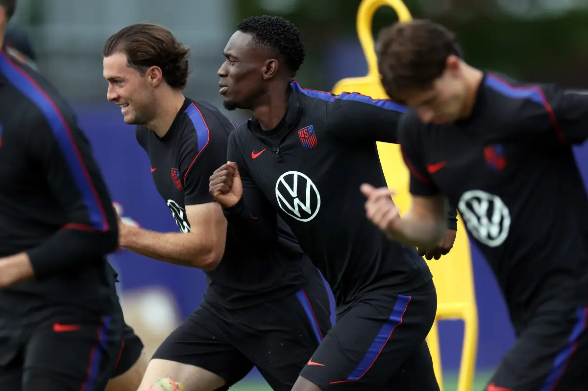 فولارين بالوغون في تشكيلة USMNT ضد بلجيكا مع احتدام دراما البطاقة الحمراء