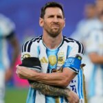 لماذا ارتدت الأرجنتين شارات سوداء أمام سويسرا: أنطونيو راتين، الرجل الذي ألهم البطاقات الحمراء والصفراء في كرة القدم