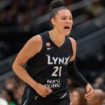 تتحدث نجمة WNBA كايلا ماكبرايد عن دراما المسابقة المكونة من 3 نقاط: "دعوة نصف الحمار"