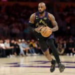 ليبرون جيمس ينضم إلى 76ers بعد رحيله عن ليكرز