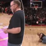 تسديدة أحد مشجعي WNBA في نصف الملعب كانت خاطئة بشكل مضحك: "بوب، هل أنت بخير؟"