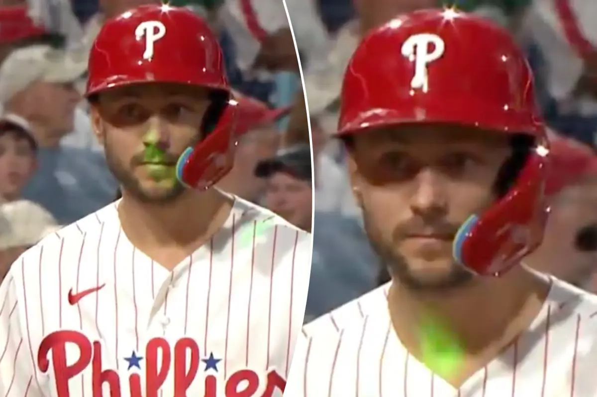 تم تأجيل مباراة Phillies-Nationals بشكل غريب حيث أضاء وجه Trea Turner باللون الأخضر