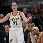 كيتلين كلارك: اتخذ WNBA القرار الصحيح بإلغاء الخطأ الفني