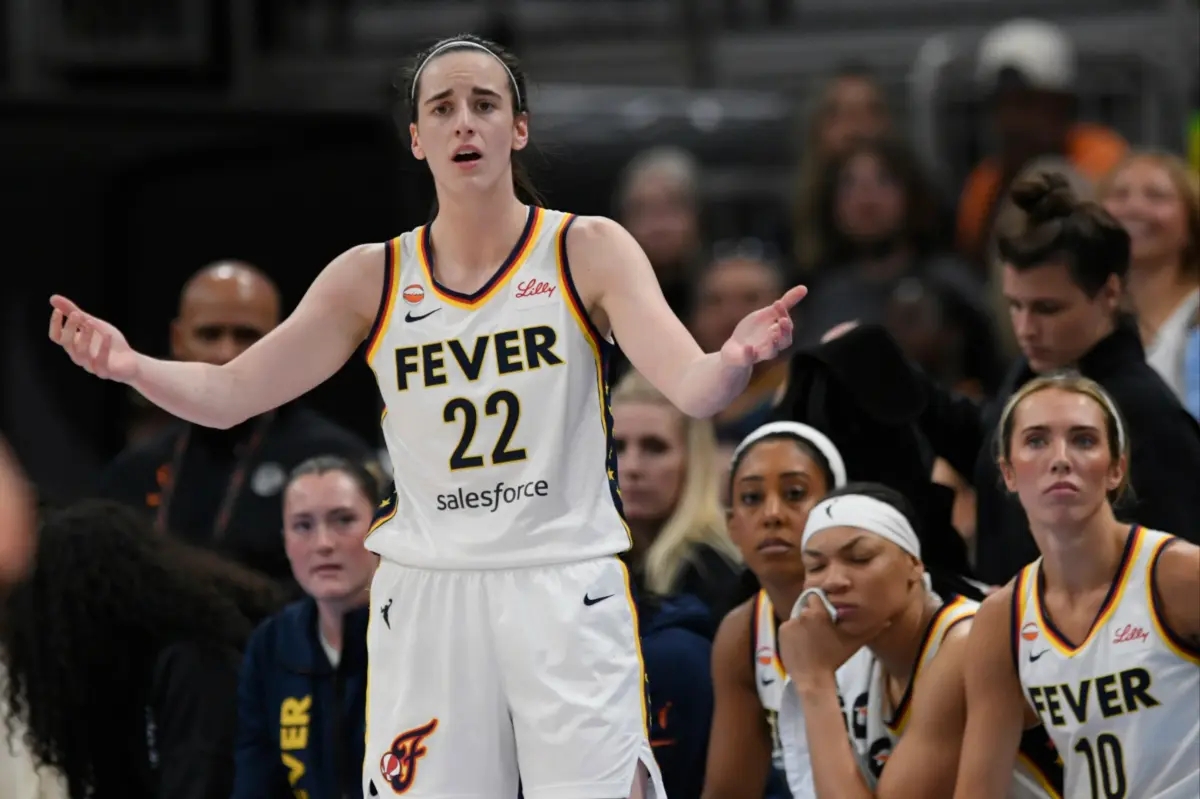 كيتلين كلارك: اتخذ WNBA القرار الصحيح بإلغاء الخطأ الفني