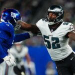 توقيع الصقور على Za'Darius Smith بعد أقل من عام من تقاعده