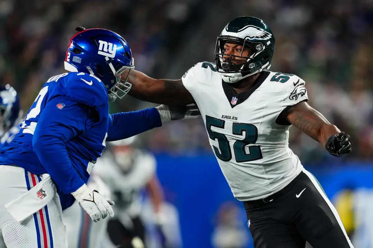 توقيع الصقور على Za'Darius Smith بعد أقل من عام من تقاعده
