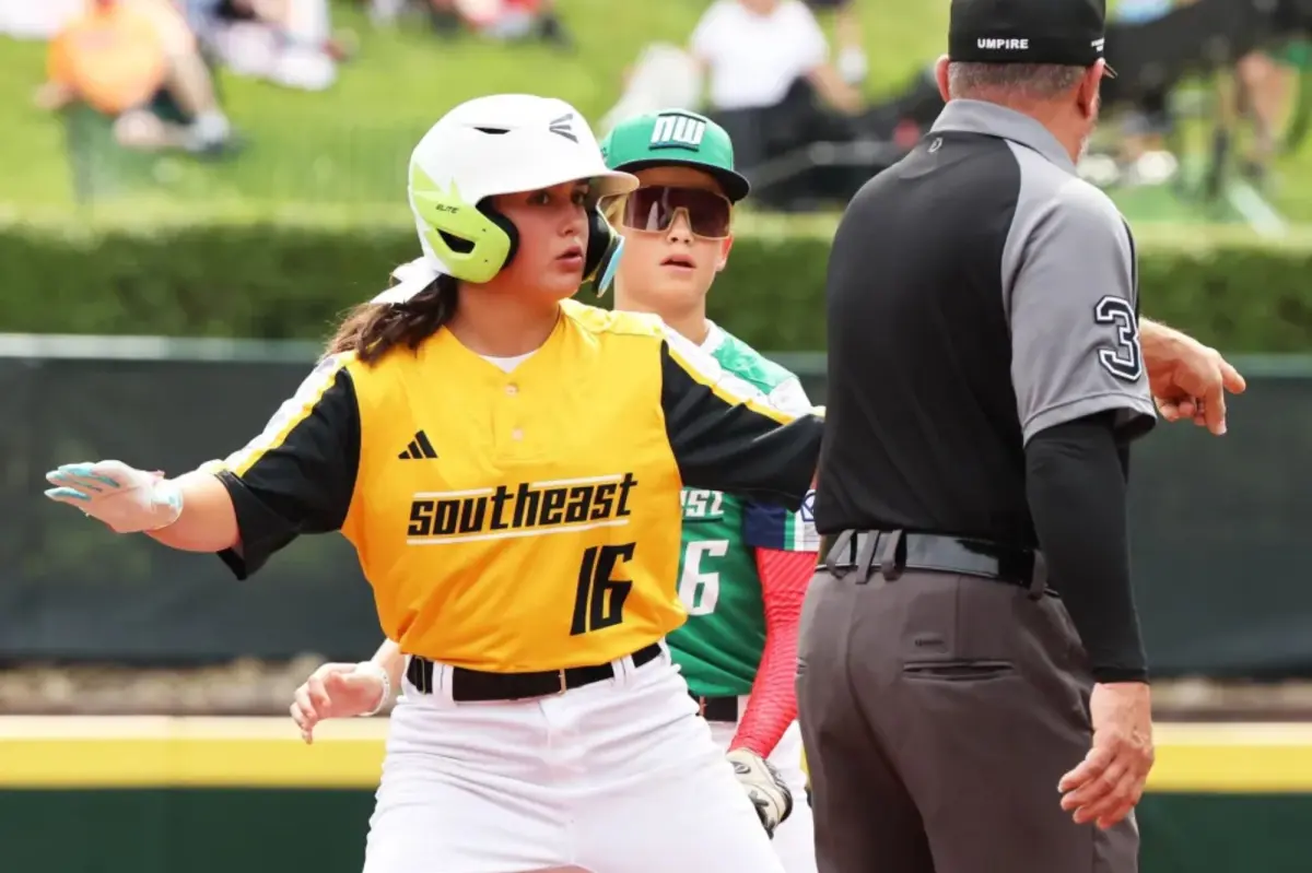 كينلي راسموس يحطم الرقم القياسي لضربات فتاة في Little League World Series