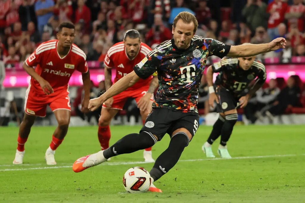 يطفو هاري كين وهو يحاول أن يكون لاعبًا في الدوري الوطني لكرة القدم الأمريكية أثناء اللعب في الدوري الأمريكي لكرة القدم