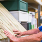 DIY المثيرة للإعجاب التي تحول المنصات الخشبية القديمة إلى خلايا نحل