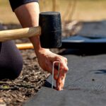 تخلص من نسيج المناظر الطبيعية الضعيف: هذا المستودع المنزلي عالي التحمل يحافظ على الأعشاب الضارة