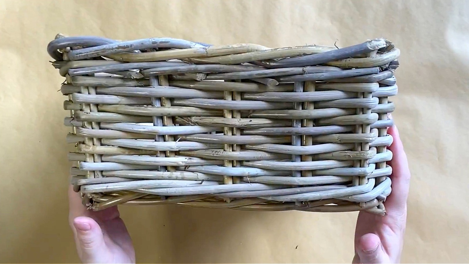 حوّل سلال ايكيا البسيطة إلى مساحة تخزين أنيقة ومخصصة بتكلفة أقل باستخدام أداة ذكية