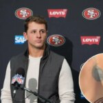 أصبح معجبو فريق 49ers من الذكور ينتشرون على نطاق واسع بسبب وشم ضخم على شكل ختم متشرد