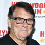 Happy Days Star، 77 عامًا، تشارك صورة شخصية بدون قميص - ولكنها ليست من أجل الغرور