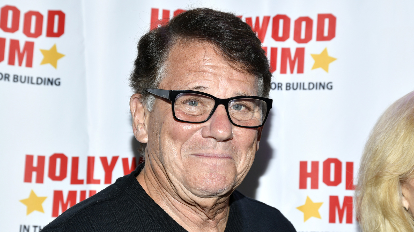Happy Days Star، 77 عامًا، تشارك صورة شخصية بدون قميص - ولكنها ليست من أجل الغرور