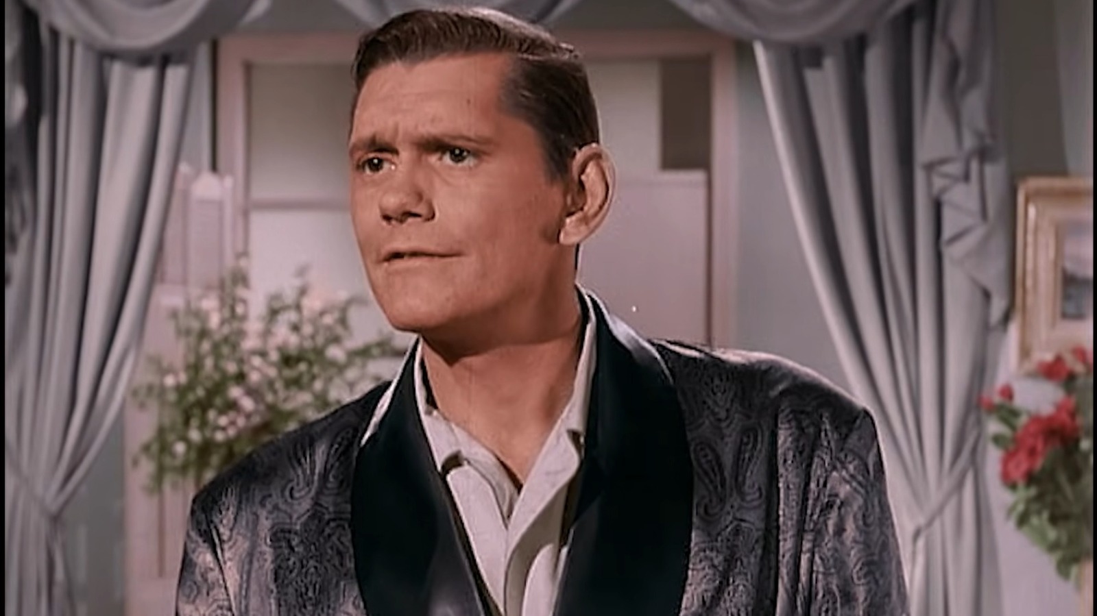 قبل 57 عامًا، تعرض ديك يورك من فيلم Bewitched لحالة طبية طارئة في موقع التصوير أنهت مسيرته