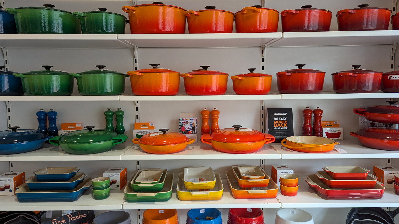 لا يزال لون Le Creuset الأقدم متاحًا حتى اليوم